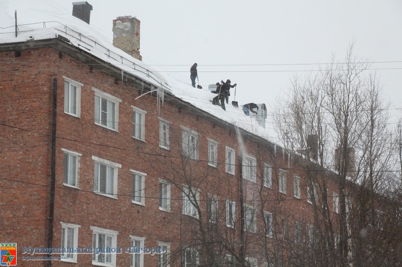 Организация работ по очистке кровель жилых и общественных зданий от снега и наледи